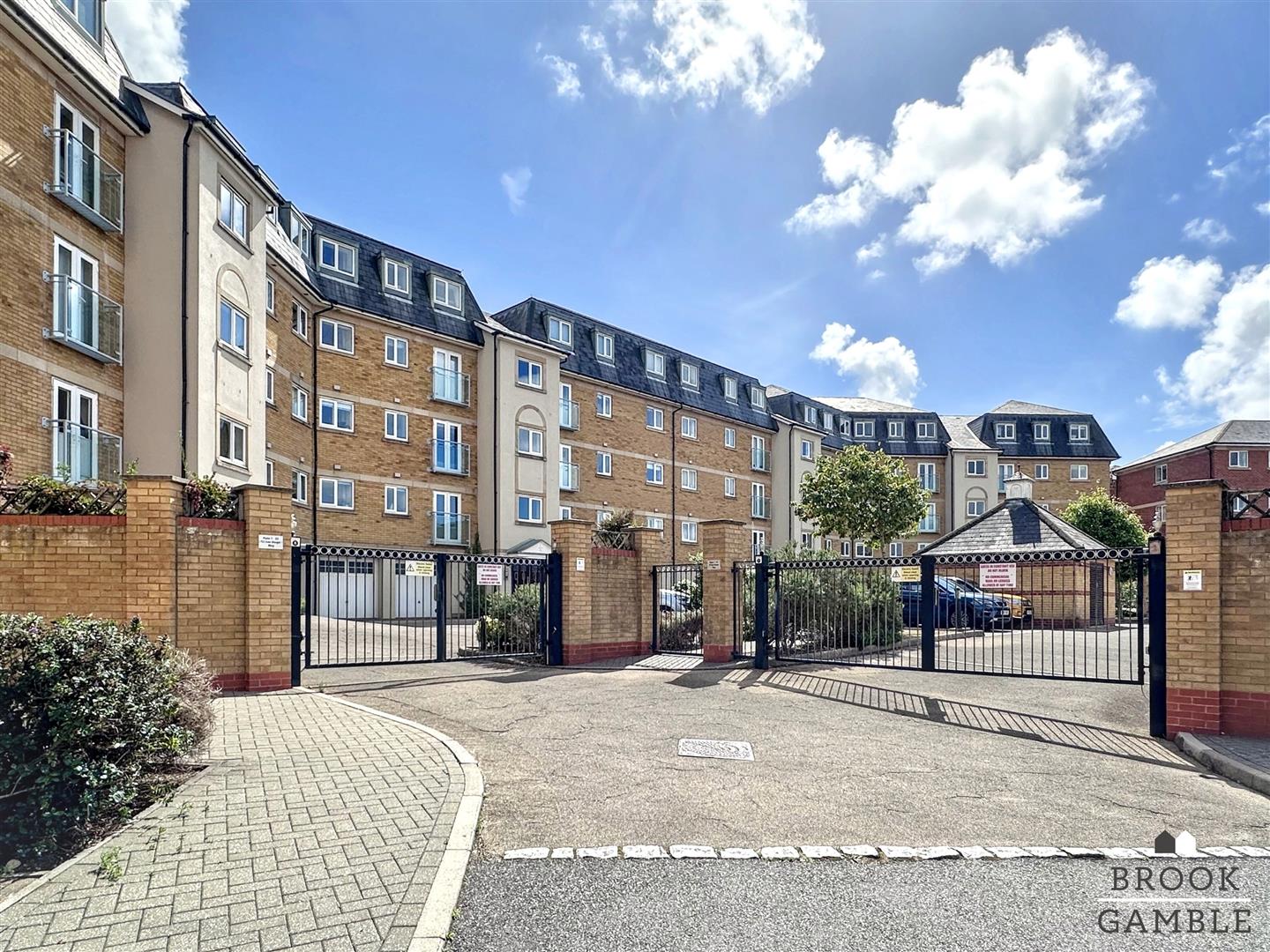 2 Bedroom Apartment - Purpose Built. 12 San Diego Way in Eastbourne,  19